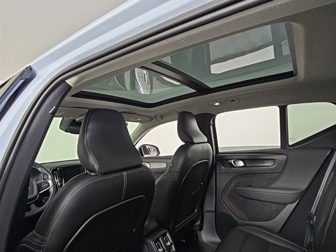 Certified 2024 Volvo XC40 B5 Plus w/ Climate Package image 16