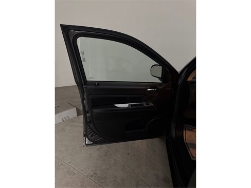 Used 2016 Jeep Compass Latitude image 9