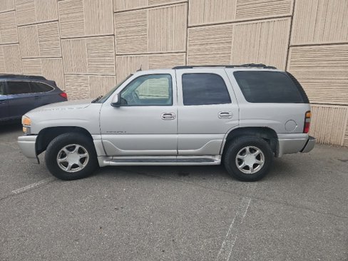 Used 2005 GMC Yukon Denali image 2