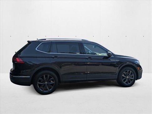 Used 2023 Volkswagen Tiguan SE image 3