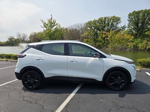 Used 2023 Chevrolet Bolt EUV LT w/ Redline Edition image 5