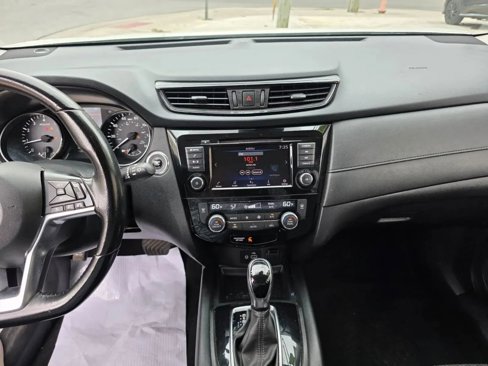 Used 2020 Nissan Rogue SV image 20