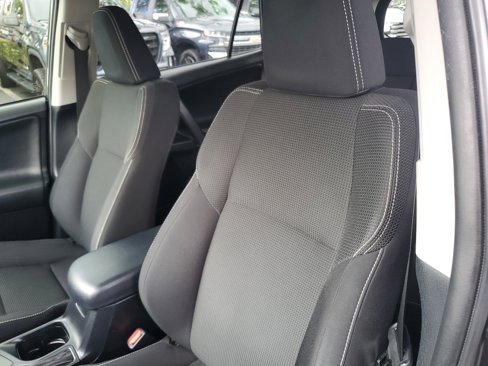 Used 2018 Toyota RAV4 XLE image 9
