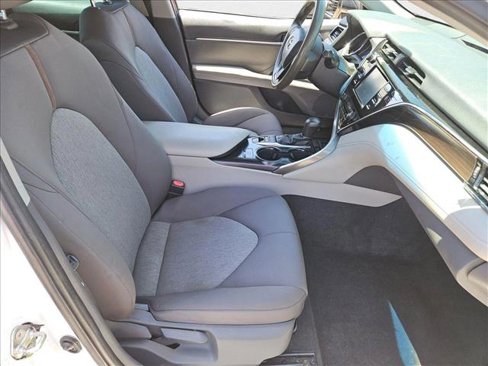 Used 2018 Toyota Camry LE image 18