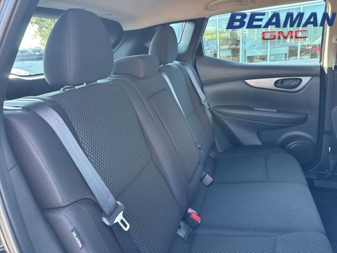 Used 2021 Nissan Rogue Sport S image 25