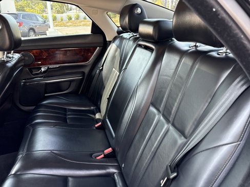 Used 2013 Jaguar XJ image 15