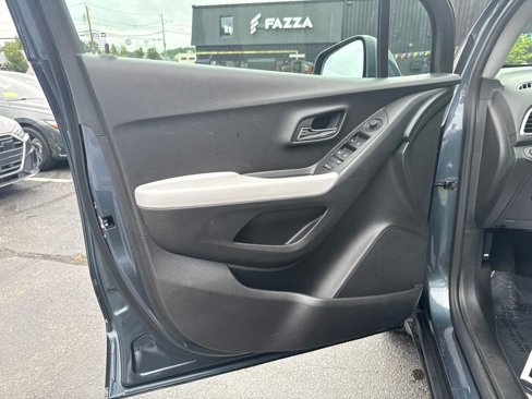 Used 2022 Chevrolet Trax LT w/ Premium Seat Package image 20