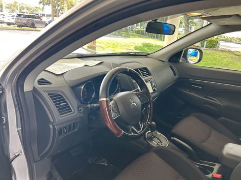 Used 2017 Mitsubishi Outlander Sport SE image 6