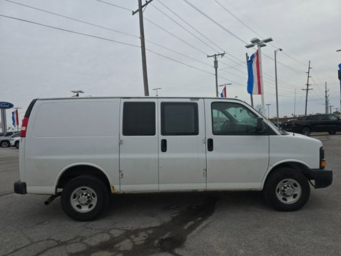 Used 2011 Chevrolet Express 2500 image 3