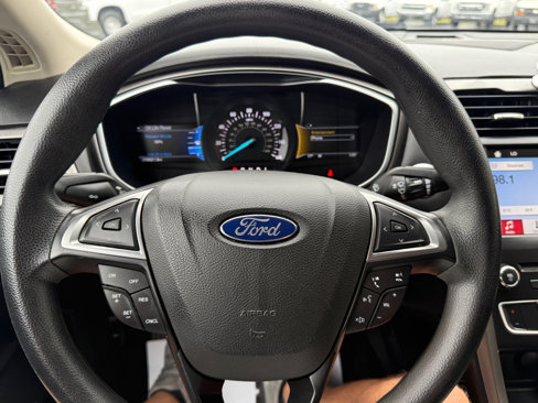 Used 2017 Ford Fusion SE w/ Fusion SE Technology Package image 23