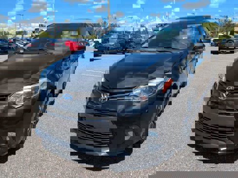 Used 2016 Toyota Corolla LE image 2