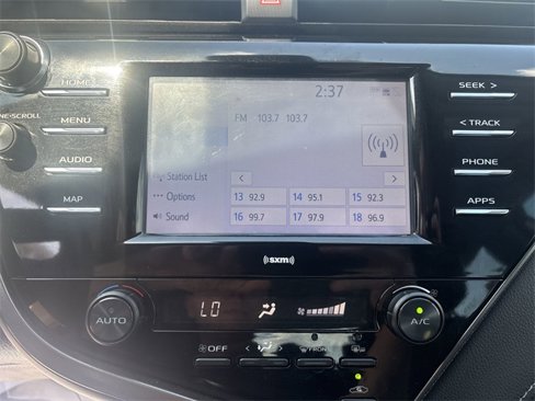 Used 2020 Toyota Camry SE image 12
