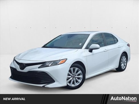Used 2020 Toyota Camry LE image 1