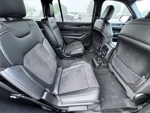Used 2023 Jeep Grand Cherokee L Laredo image 17