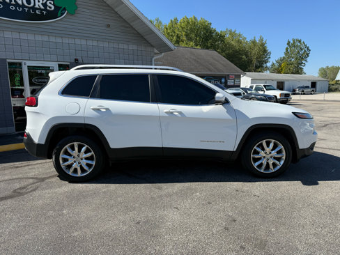 Used 2016 Jeep Cherokee Limited w/ Luxury Group image 2