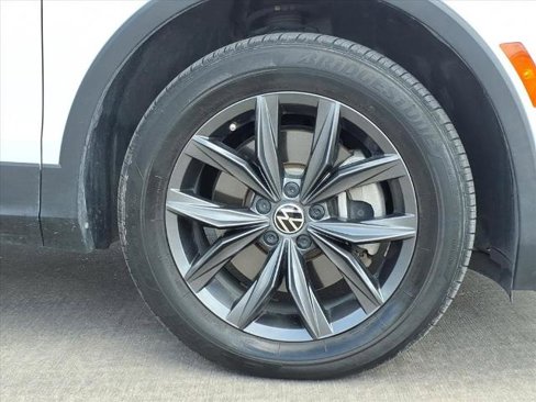 Used 2022 Volkswagen Tiguan SE image 8