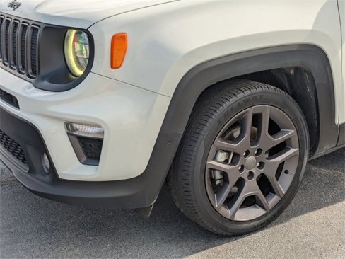 Used 2021 Jeep Renegade Latitude w/ Sun & Sound Group image 8