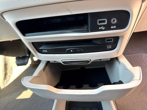Used 2019 Chrysler Pacifica Touring-L Plus image 19