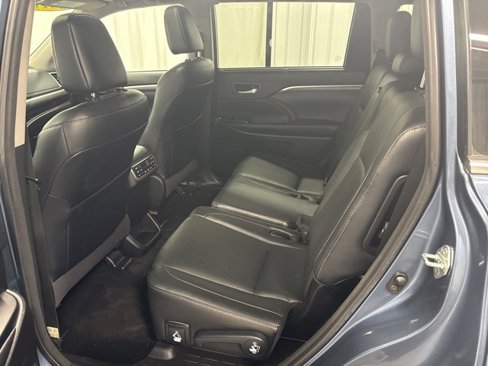 Used 2017 Toyota Highlander Limited image 5