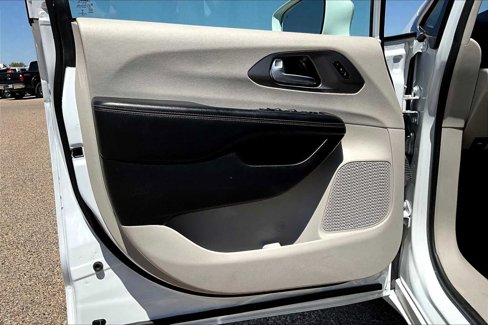 Used 2020 Chrysler Pacifica Touring-L image 20