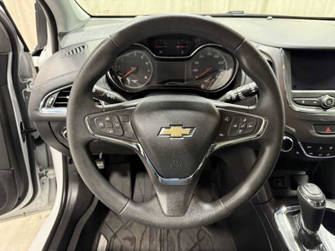 Used 2019 Chevrolet Cruze LT w/ Convenience Package image 11