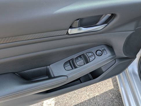 Used 2024 Nissan Altima 2.5 SV image 12