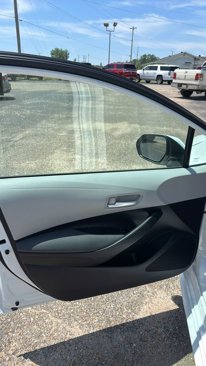 Used 2021 Toyota Corolla LE image 9