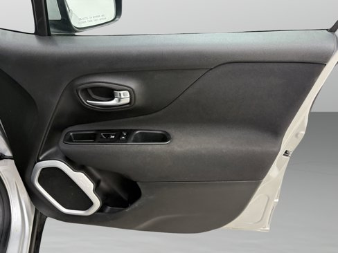Used 2021 Jeep Renegade Latitude image 25
