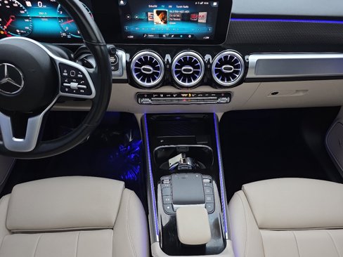 Used 2021 Mercedes-Benz GLB 250 4MATIC w/ Premium Package image 52