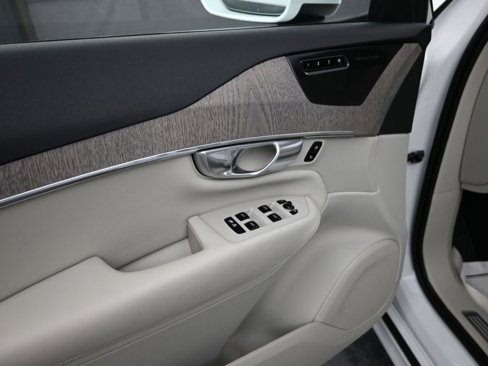 Certified 2024 Volvo XC90 B6 Plus image 10