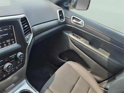 Used 2018 Jeep Grand Cherokee Laredo image 21