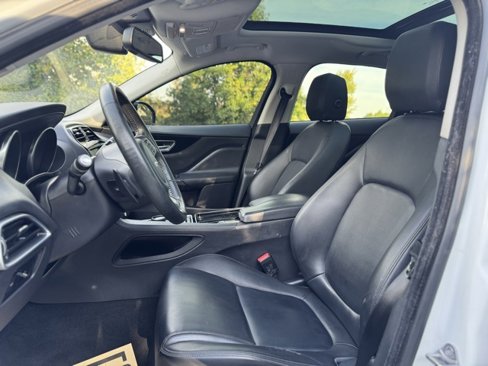 Used 2018 Jaguar F-PACE Premium image 13