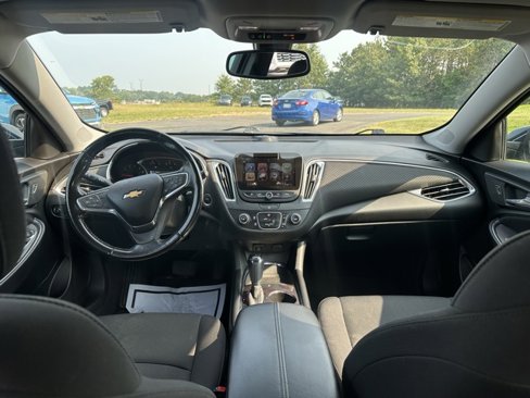 Used 2018 Chevrolet Malibu LT image 17
