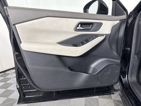 Used 2024 Nissan Rogue SV image 8
