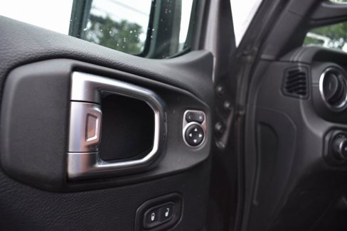 Used 2019 Jeep Wrangler Unlimited Sahara image 14