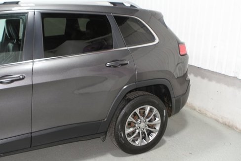 Used 2019 Jeep Cherokee Latitude Plus w/ Cold Weather Group image 11