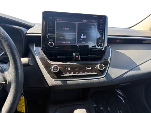 Used 2022 Toyota Corolla LE image 12