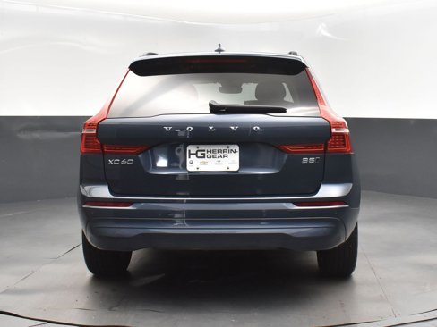 Used 2022 Volvo XC60 B5 Momentum w/ Climate Package image 6