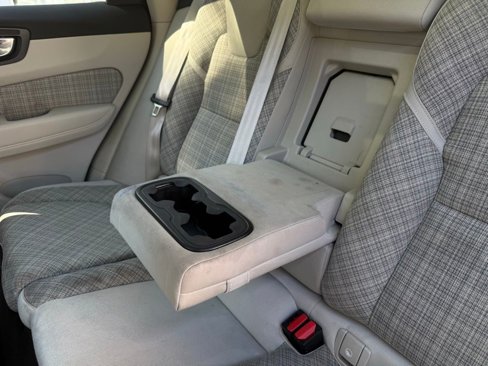 Used 2022 Volvo XC60 B5 Momentum w/ Advanced Package image 24