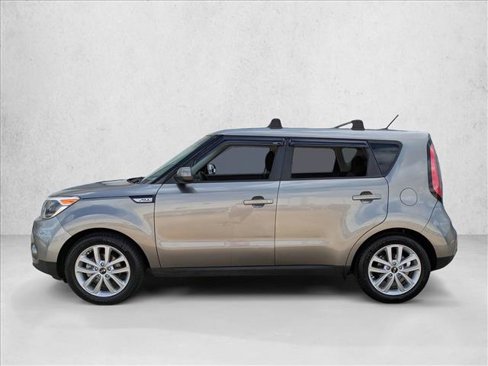 Used 2018 Kia Soul + image 9