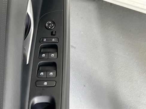 Used 2023 Hyundai Elantra SEL image 17