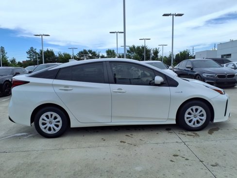 Used 2020 Toyota Prius LE image 10
