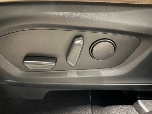 Used 2020 Ford Explorer XLT w/ Equipment Group 202A image 14