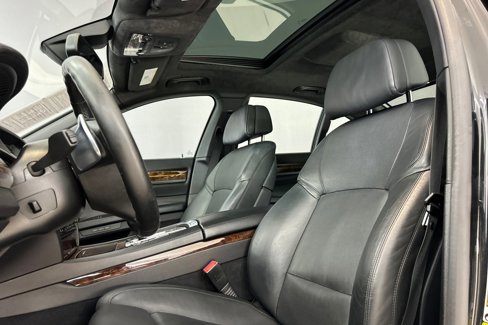 Used 2015 BMW 750i image 15