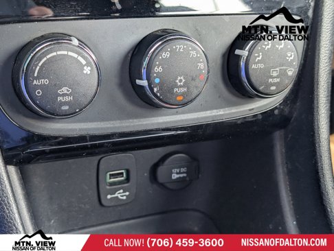 Used 2011 Chrysler 200 S image 20