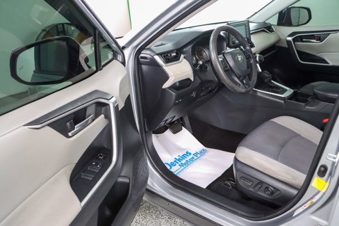Used 2019 Toyota RAV4 XLE image 3