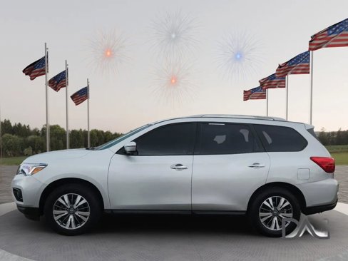 Used 2019 Nissan Pathfinder SV image 3