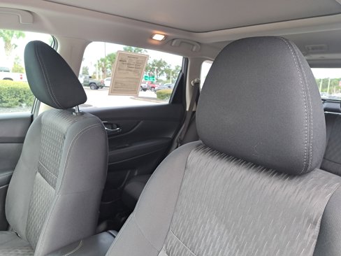 Used 2020 Nissan Rogue SV w/ Sun & Sound Touring Package image 17