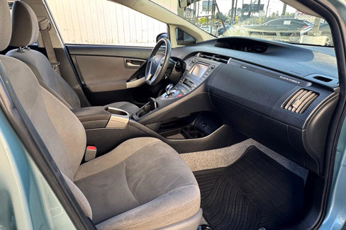 Used 2014 Toyota Prius Plug-In Hybrid image 20