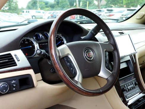 Used 2013 Cadillac Escalade Premium image 46